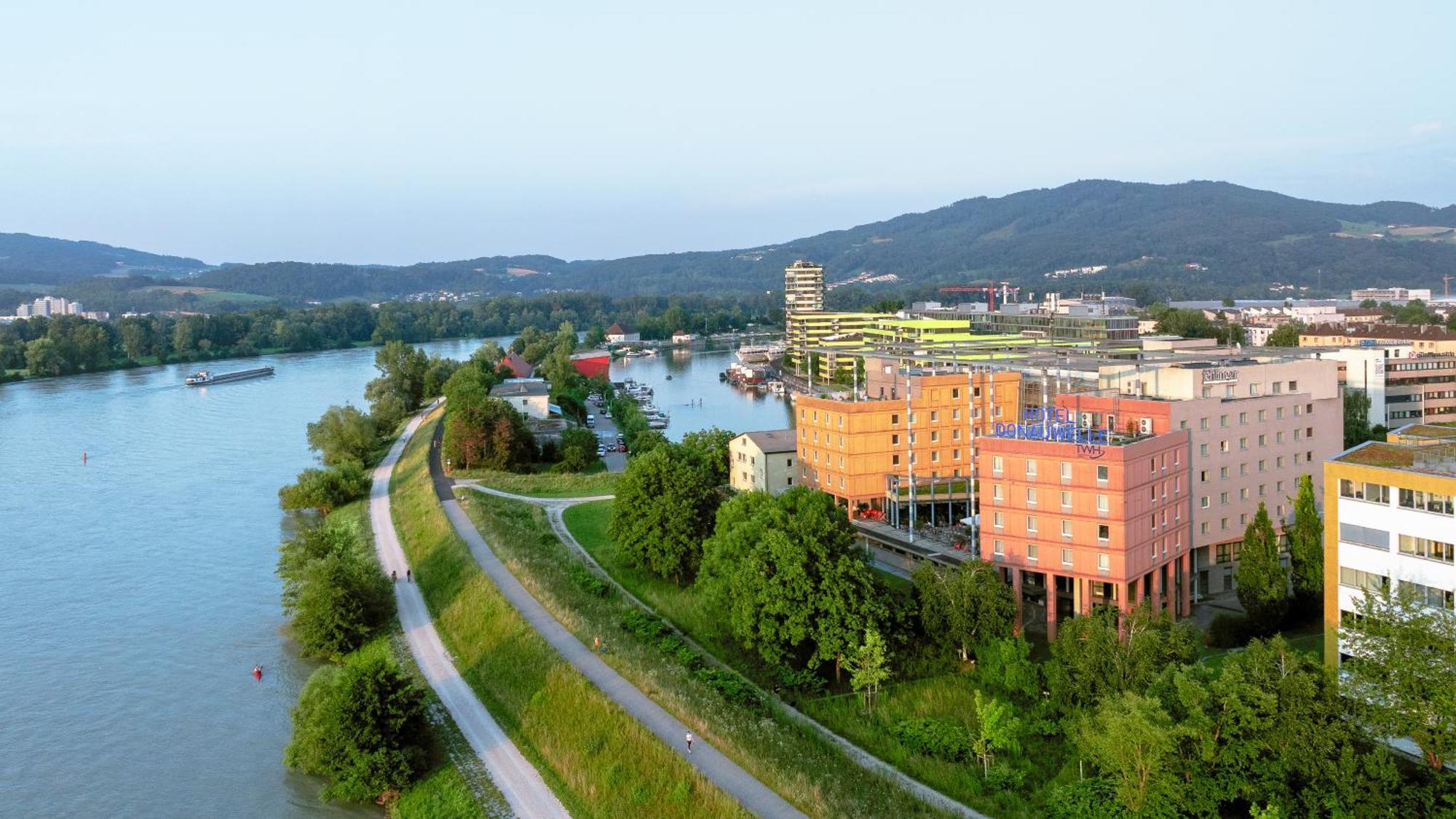 Trans World Hotel Donauwelle ลินซ์ ภายนอก รูปภาพ