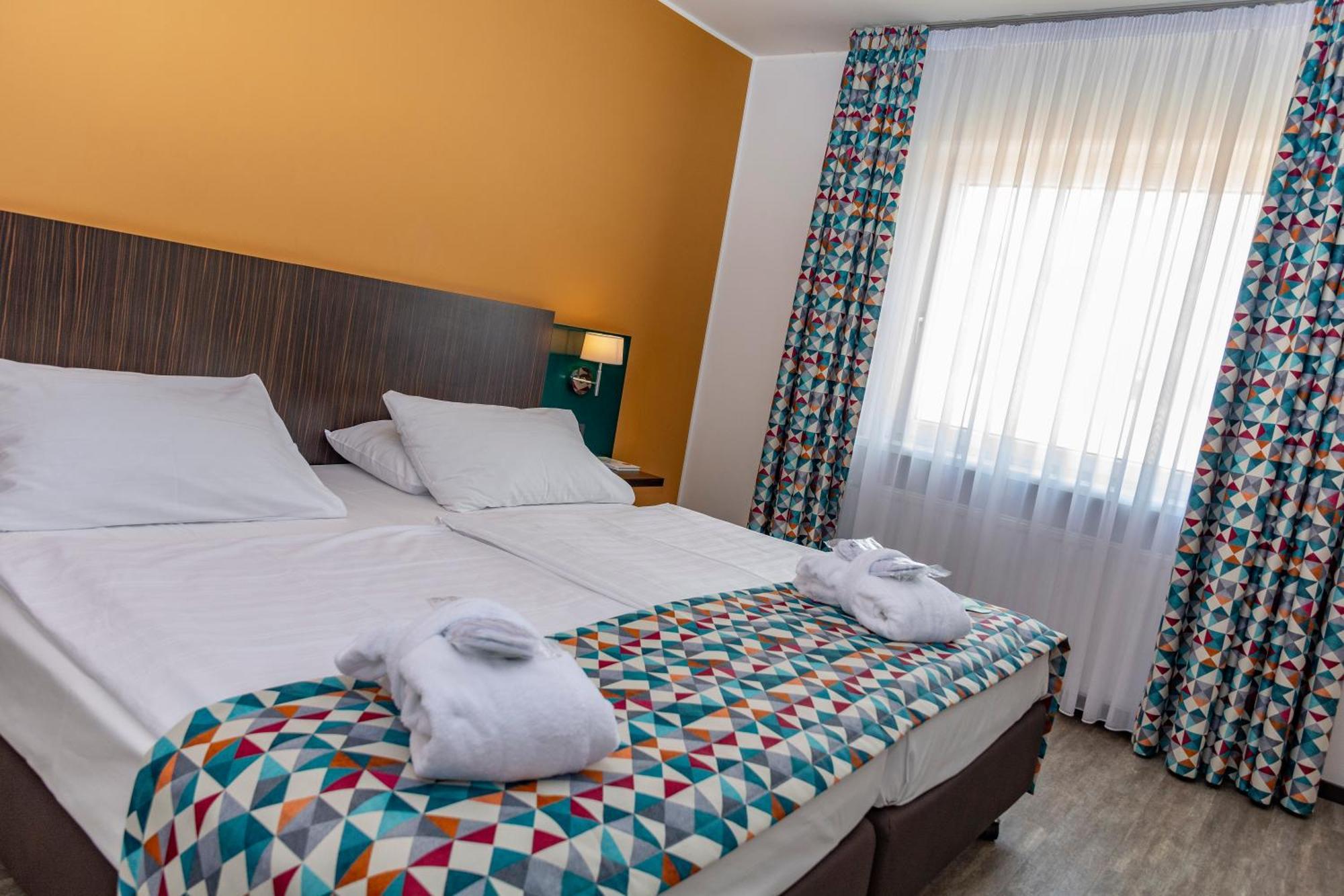 Trans World Hotel Donauwelle ลินซ์ ภายนอก รูปภาพ